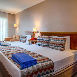 Double Room (2 Adults + 2 Children up to 12 years old) - Land View