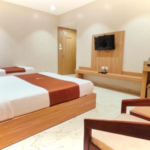 Deluxe Family Room- 984 foot from Temple 