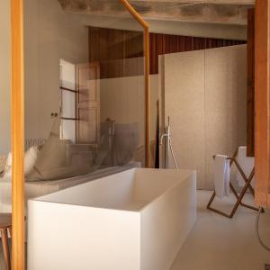 Deluxe Double Room with Bath and Balcony