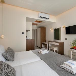 Double or Twin Room with Bathroom