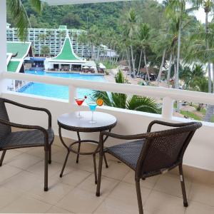 Deluxe Pool View, Guest room, 2 Twin/Single Bed(s), Balcony