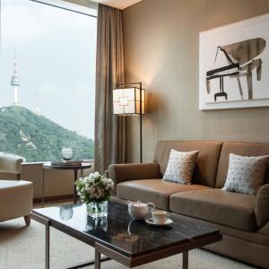 Junior King Suite with Seoul N Tower View
