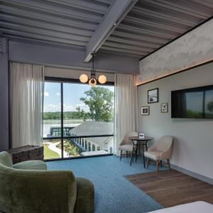 Corner King Room with River View