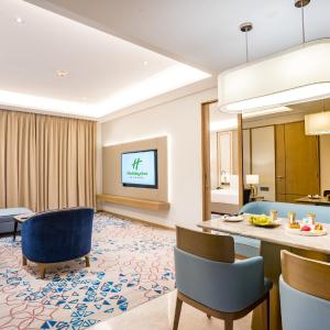 One-Bedroom Suite with Balcony