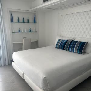 Queen Room with Spa Bath