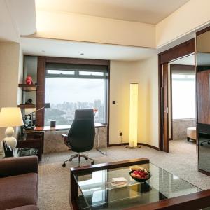One-Bedroom King Suite