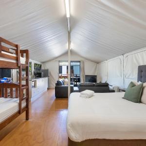 Deluxe Beach Tent - Sleeps 4