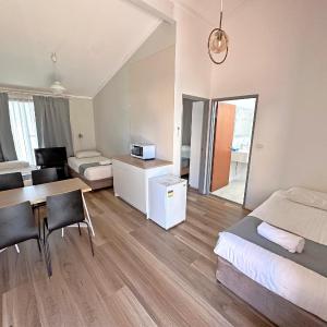 Deluxe Family Suite