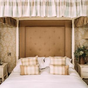 Room with Four-Poster Bed