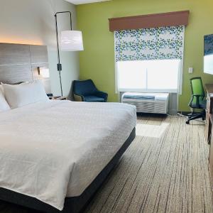Standard King Room with Roll-In Shower - Mobility Access