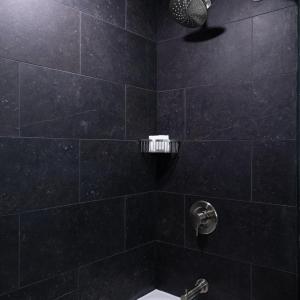 Newly Renovated, Guest room, 1 Queen