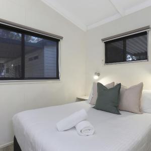 Standard Cabin - Sleeps 4 - Dog Friendly