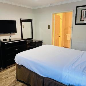Queen Room - Accessible/Non-Smoking