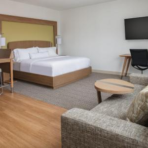 King Studio with Sofa Bed - Hearing Accessible