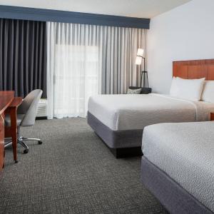 Queen Room with Two Queen Beds and Bathtub - Mobility Access