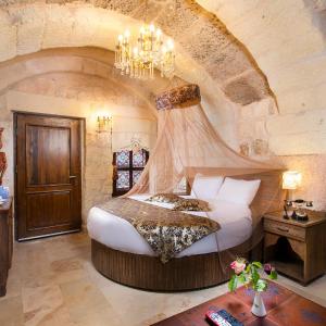 Deluxe Cave Room With Jakuzzi