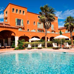 Comfort Double Room De Luxe with Terrace and heated swimming pool access - free parking