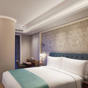Executive Suite King Room with Club Lounge Access