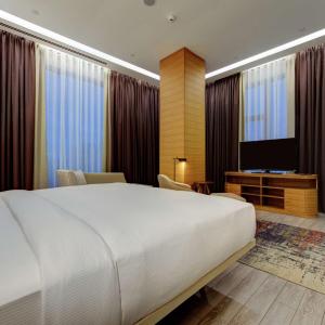 One-Bedroom King Suite