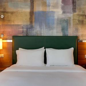 King Guest Room with City View and Terrace