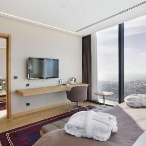 King One-Bedroom Suite