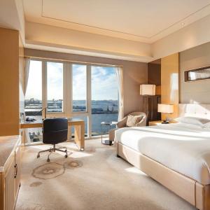Executive King Room with Access to Executive Lounge