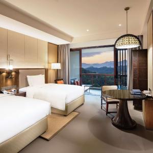 Deluxe Twin Room with Mountain View