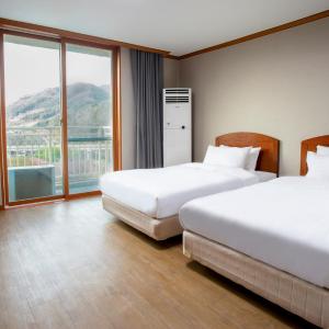 Special Offer - Junior Suite Room 33PY with 2 Ticket (Begonia Bird Park)