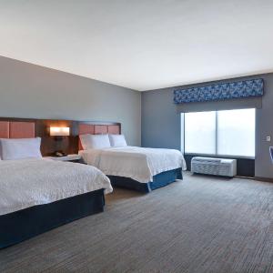 Double Room with Two Queen Beds and Bath Tub - Mobility Access