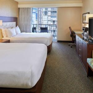 Two Queen Beds City Mountain View