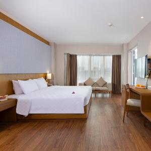 Signature Retreat Suite - Daily Free Afternoon & Mini Bar