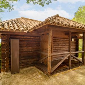 Log Cabin  (2 people)