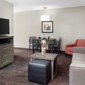 One-Bedroom Suite with Two Double Beds - Non-Smoking