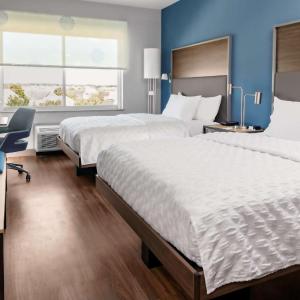 Queen Room with Two Queen Beds - Hearing Access