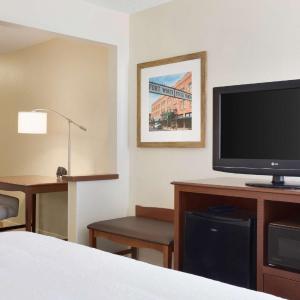 King Room with Sofa Bed and Study - Non-Smoking