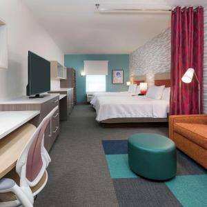 Queen Studio with Two Queen Beds - Non-Smoking