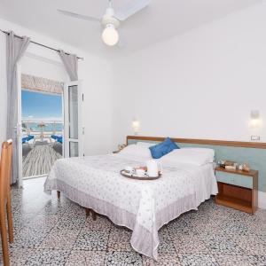 Double or Twin Room with Sea View