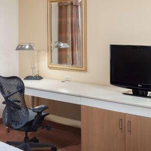 King Room with Accessible Tub - Mobility Access