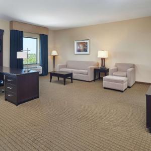 Queen Studio Suite with Two Queen Beds - Non-Smoking
