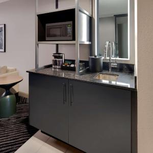 Premium King Suite - Mobility/Hearing Accessible