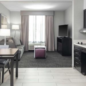 King Suite - Mobility Access/Non-Smoking