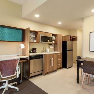 One-Bedroom King Suite - Non-Smoking