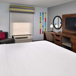 King Room with King Bed - Non-Smoking