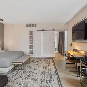 King Corner Room with Sofa Bed