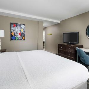 King Room with King Bed - Non-Smoking