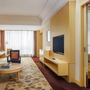 Executive Suite with Lounge Access