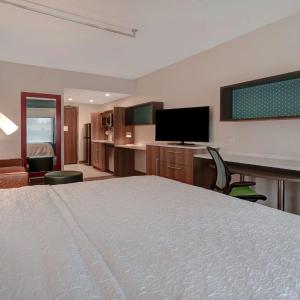 King Studio Suite with Bath Tub - Mobility/Hearing Accessible