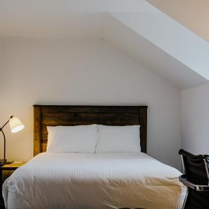 Bay side, Queen with sofa bed