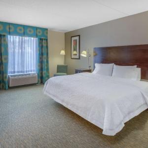 King Room with Accessible Tub - Mobility and Hearing Access/Non-Smoking