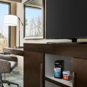 King Room with Walk-in Shower - Non-Smoking